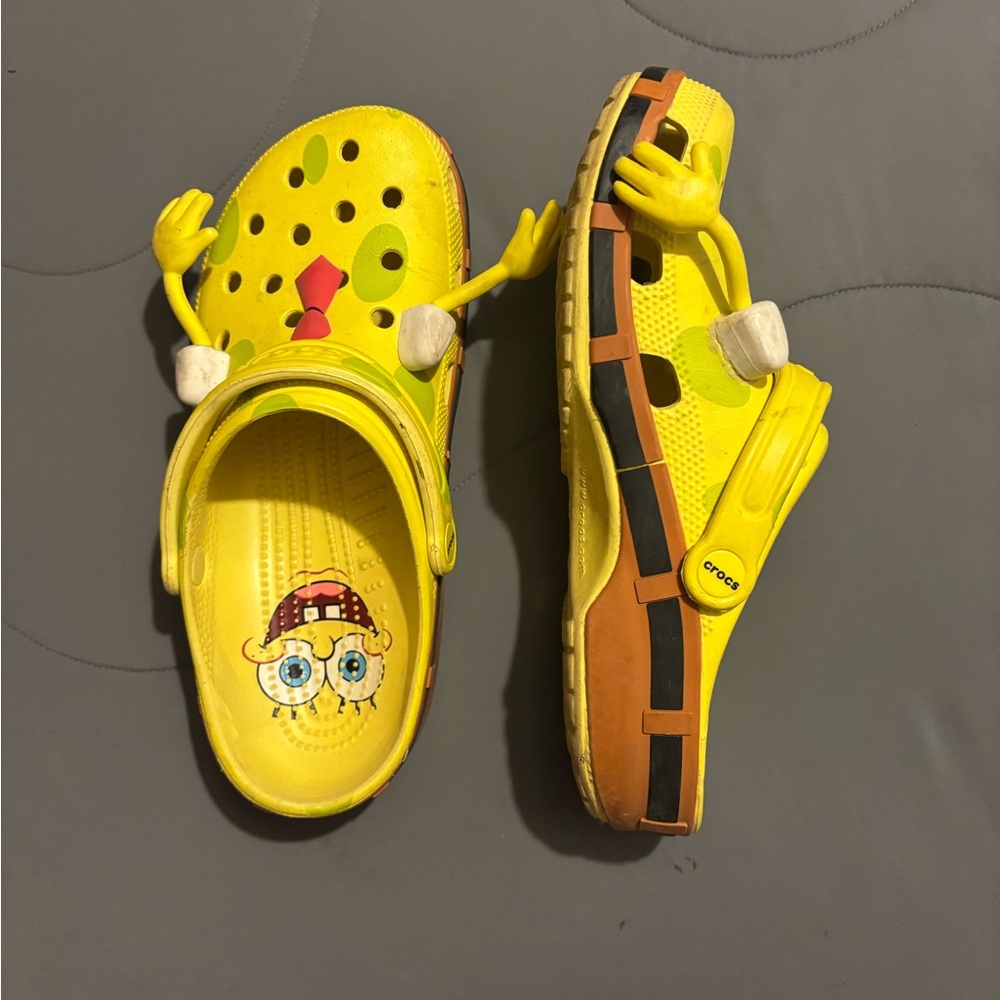 Pre owned men's size 9 crocs